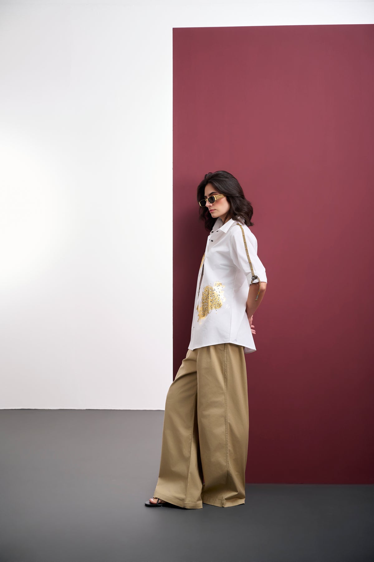 WHITE COTTON GOLD FOIL SHIRT WITH EYELET SLEEVE TAPE
