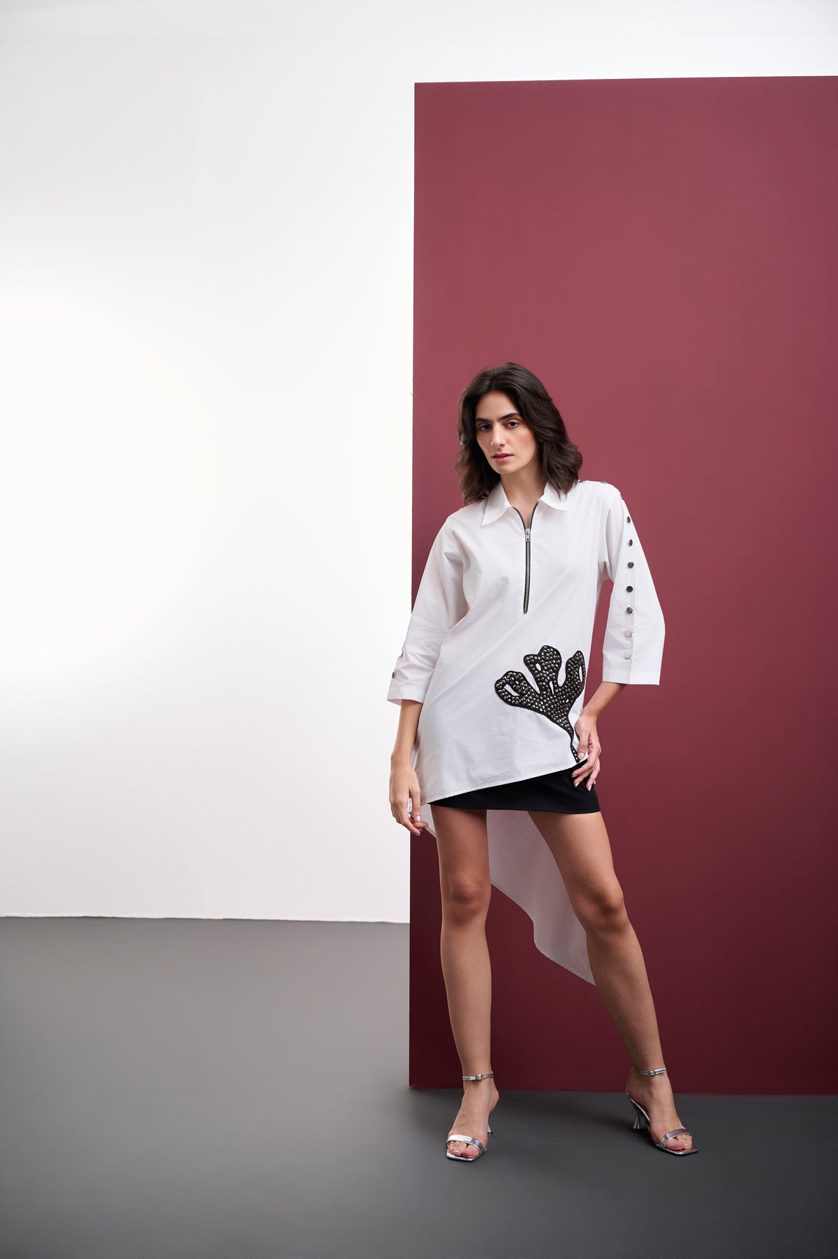 WHITE COTTON HIGH-LOW TOP WITH RHINESTONE LEAF EMBROIDERY