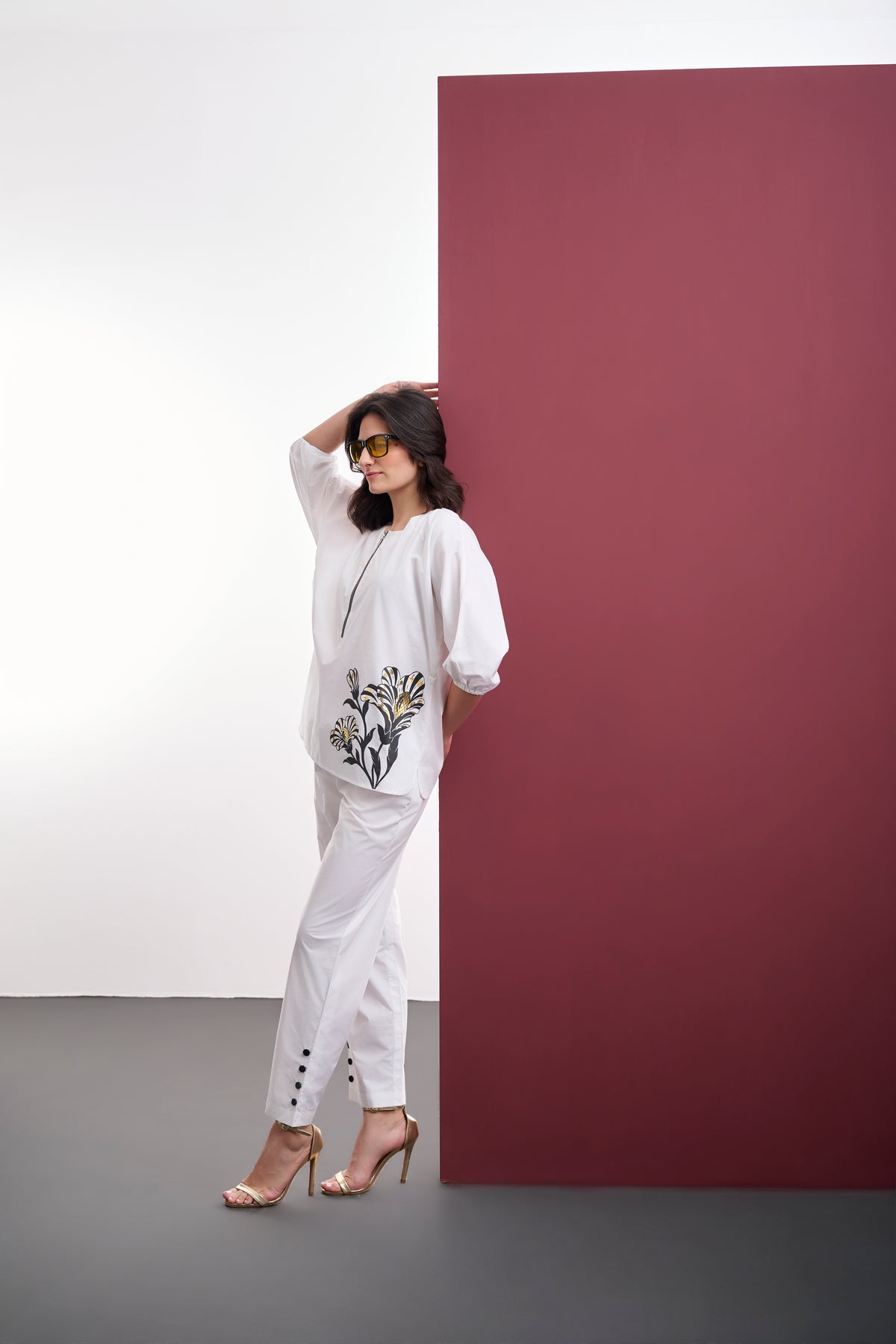 WHITE COTTON HIGH-LOW TOP WITH RHINESTONE LEAF EMBROIDERY