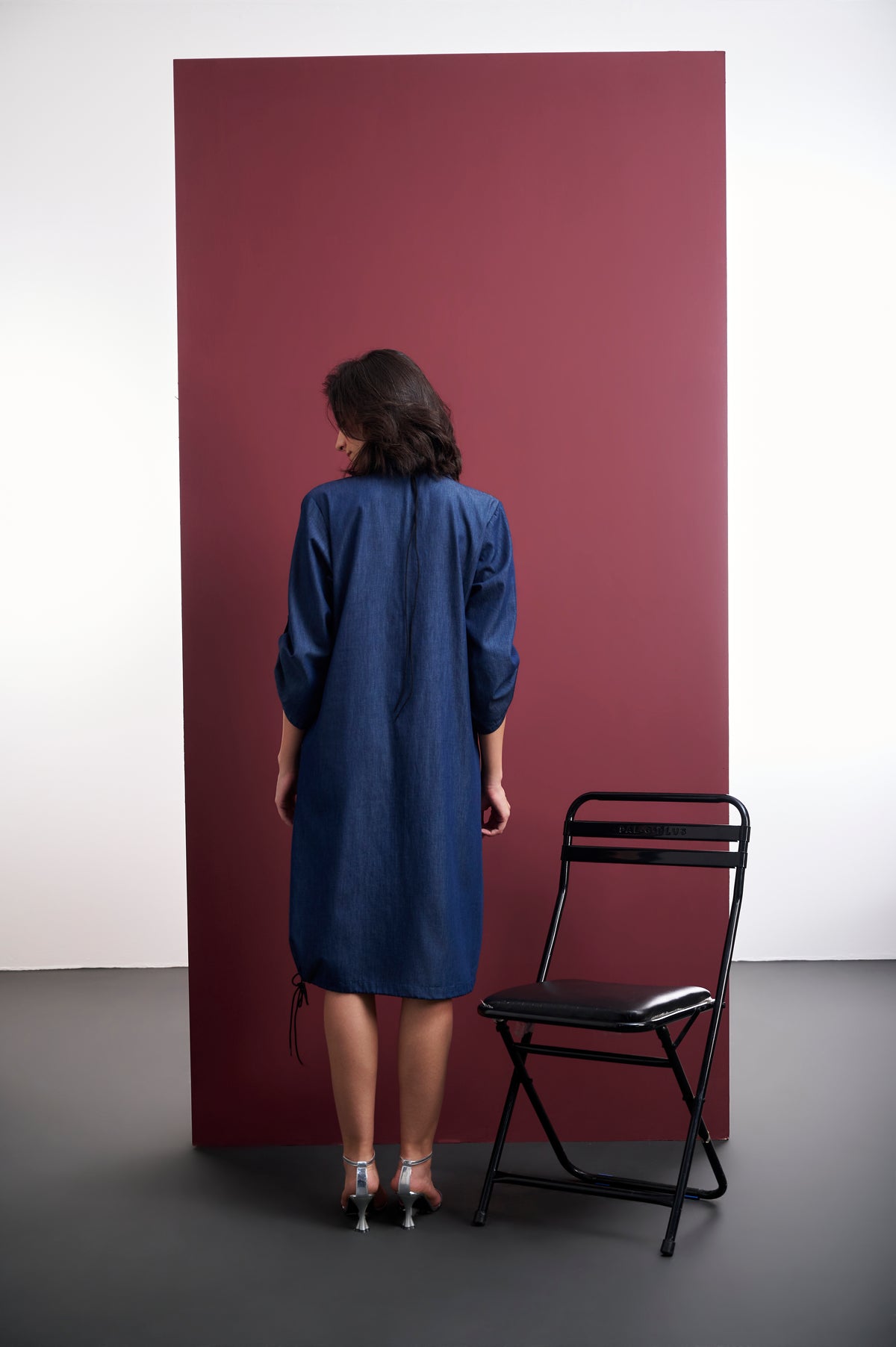 BLUE COTTON DENIM DRESS WITH STUDDED NECK ACCESSORY