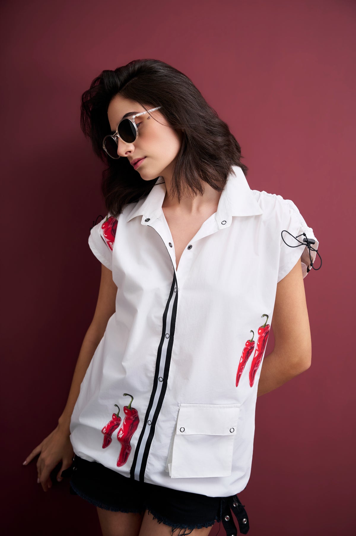 WHITE COTTON CHILLI PRINT DRAWSTRING SHIRT
