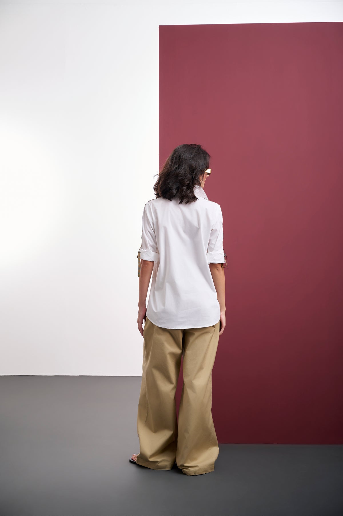 WHITE COTTON GOLD FOIL SHIRT WITH EYELET SLEEVE TAPE