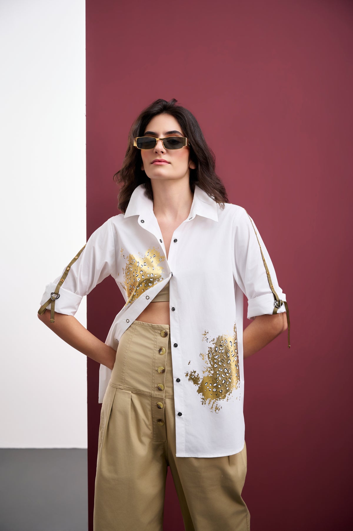 WHITE COTTON GOLD FOIL SHIRT WITH EYELET SLEEVE TAPE