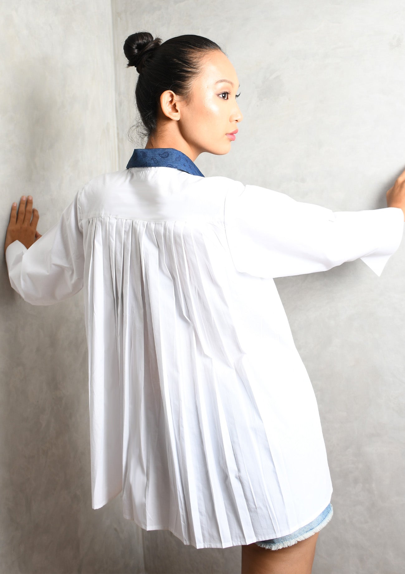 White Shirt with Pleated Back and Embroidery