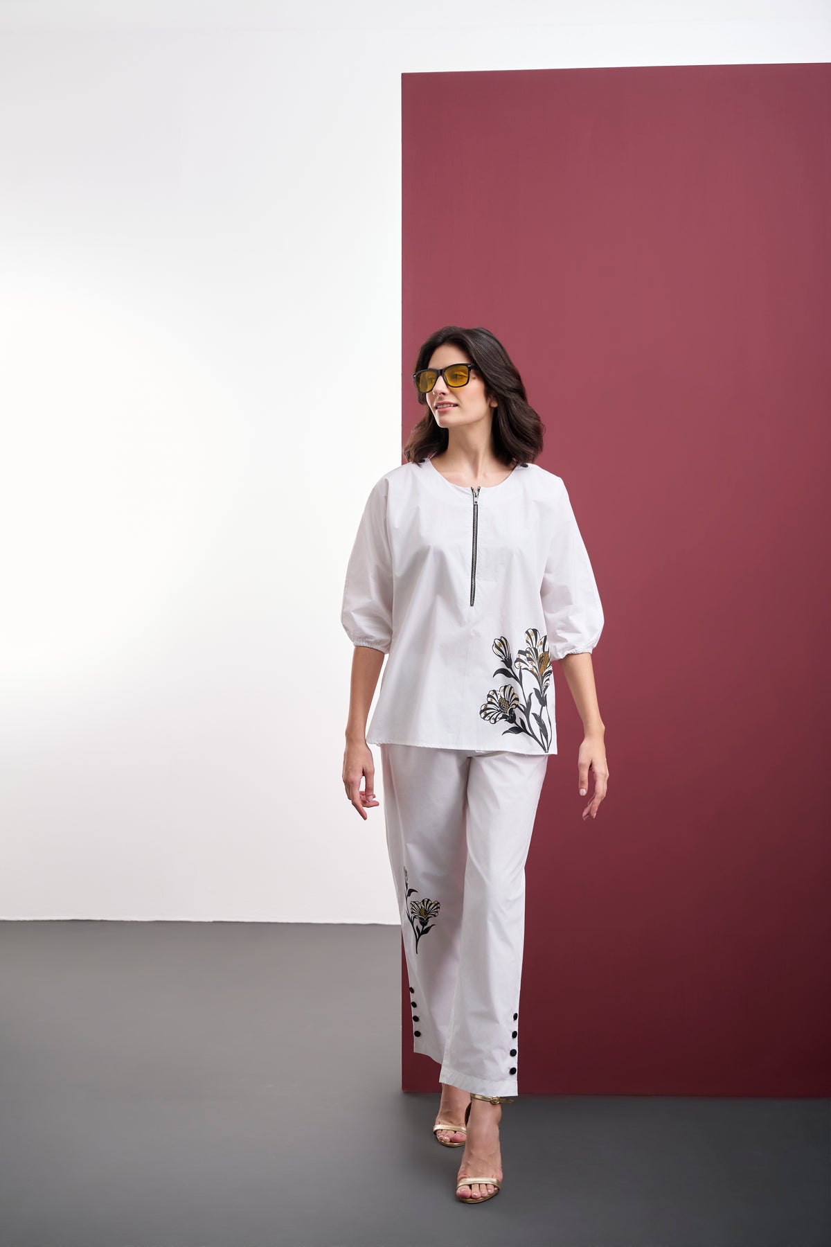 WHITE COTTON HIGH-LOW TOP WITH RHINESTONE LEAF EMBROIDERY