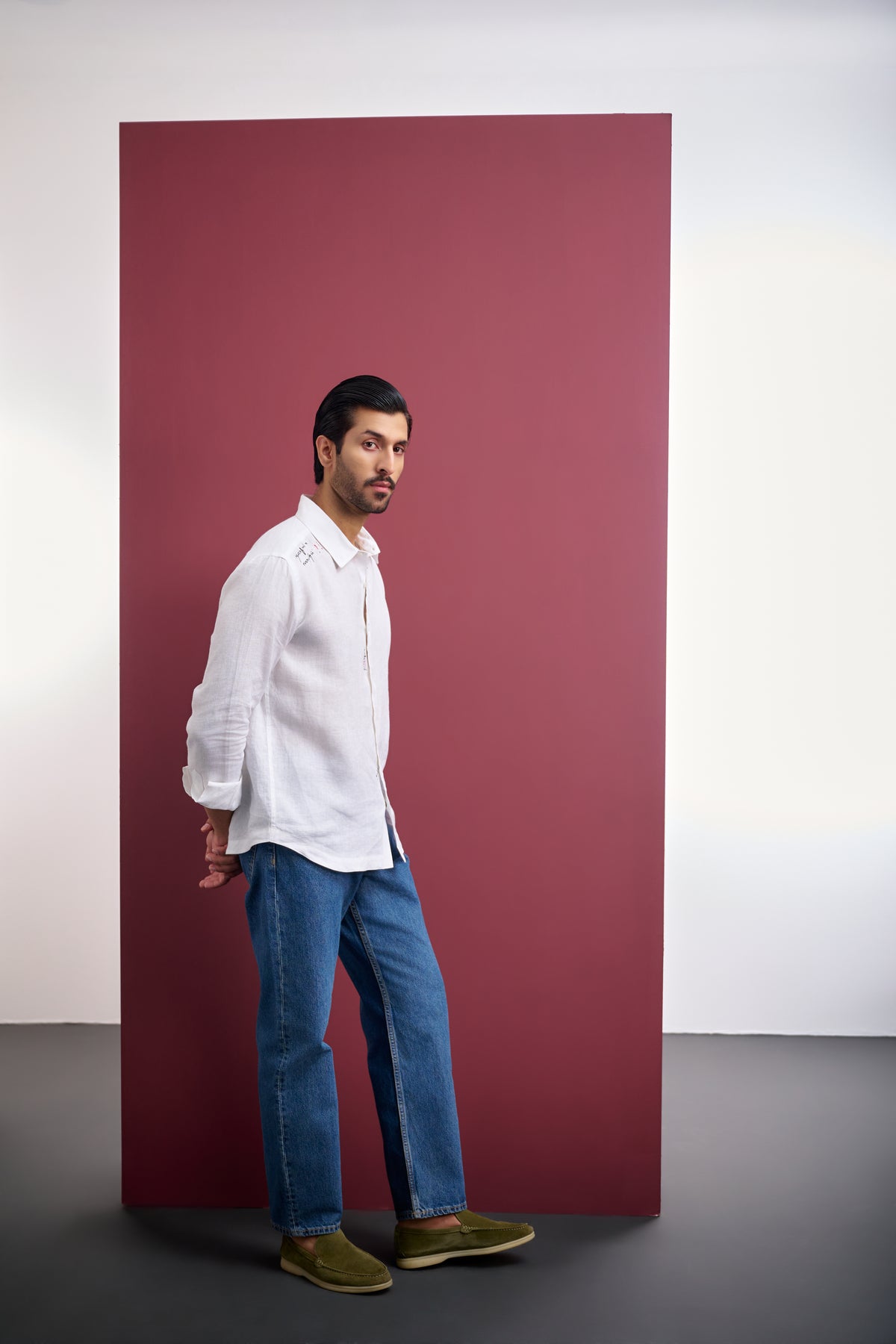 WHITE LINEN SHIRT WITH HAND-PAINTED DETAILS