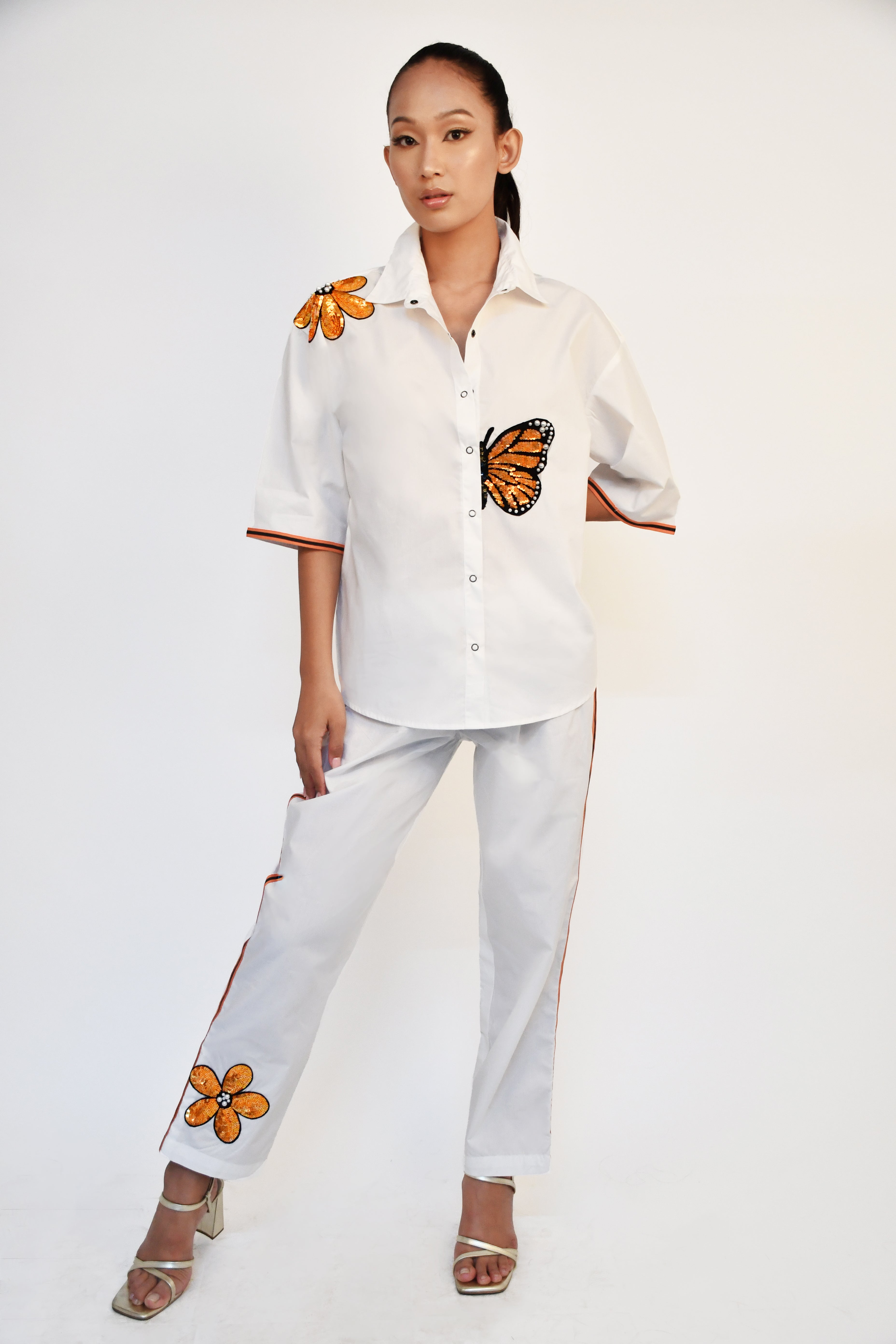 WHITE CO-ORD SET WITH ORANGE SMALL BUTTERFLY AND ORANGE FLOWER