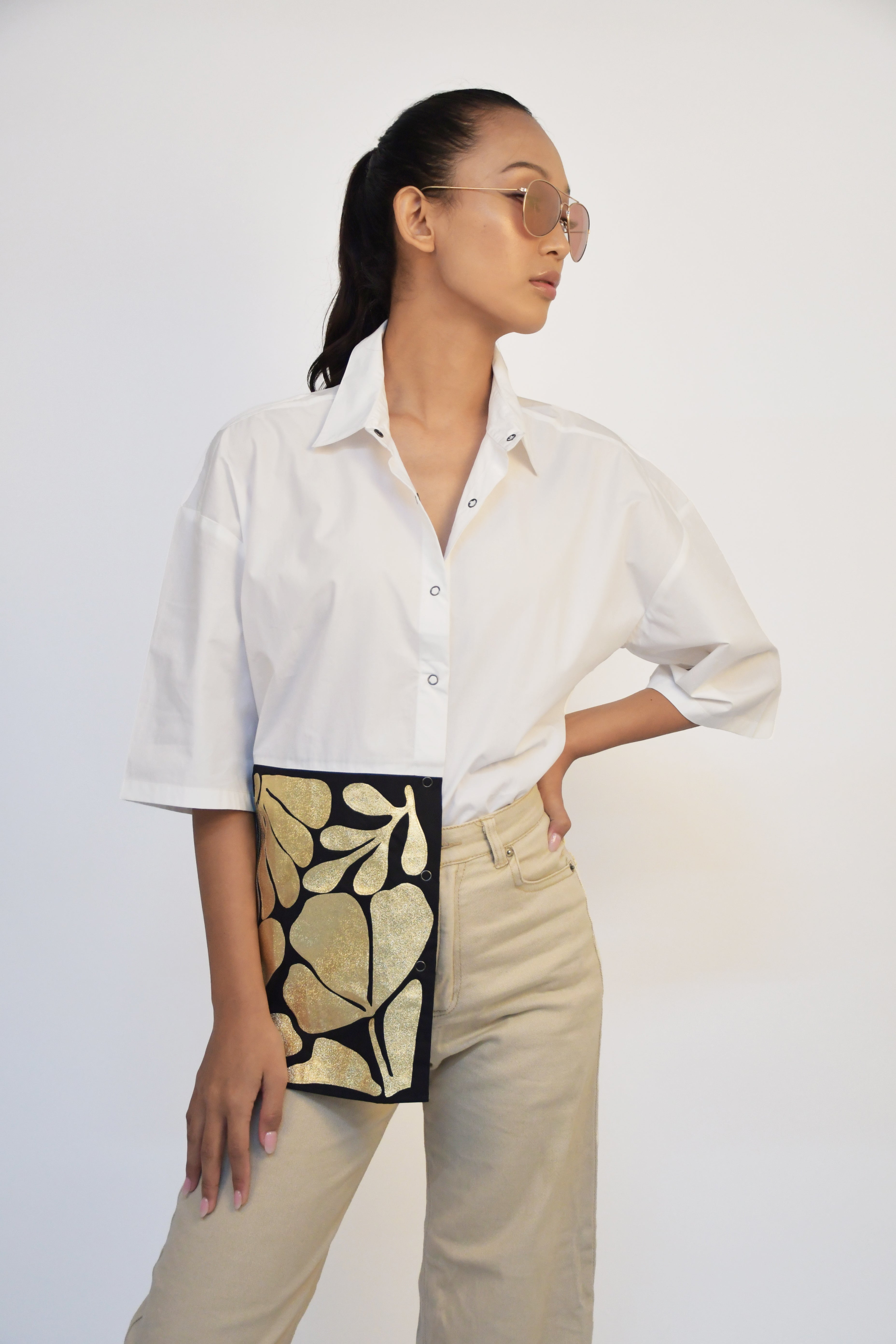 WHITE COTTON  OVERSIZED ASYMMETRIC SHIRT WITH BLACK BLOCK WITH GOLDEN LEATHER APPLIQUE